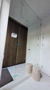 Veidrodinė siena (2)