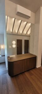 Veidrodis su švietuvais