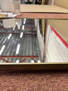 Veidrodis žalvariniu rėmeliu