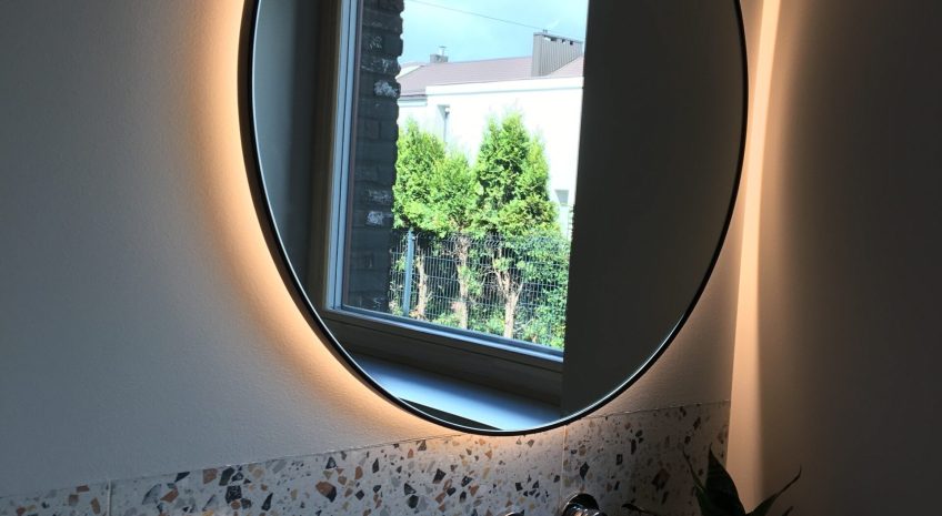 Apvalus svievciantis veidrodis