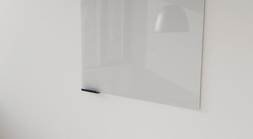 Balta rašymo lenta 1200x900 su juoda lentynele (002)