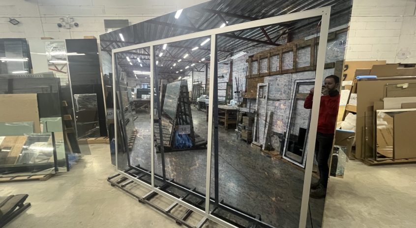 Didelių veidrodžių gamyba ir montavimas