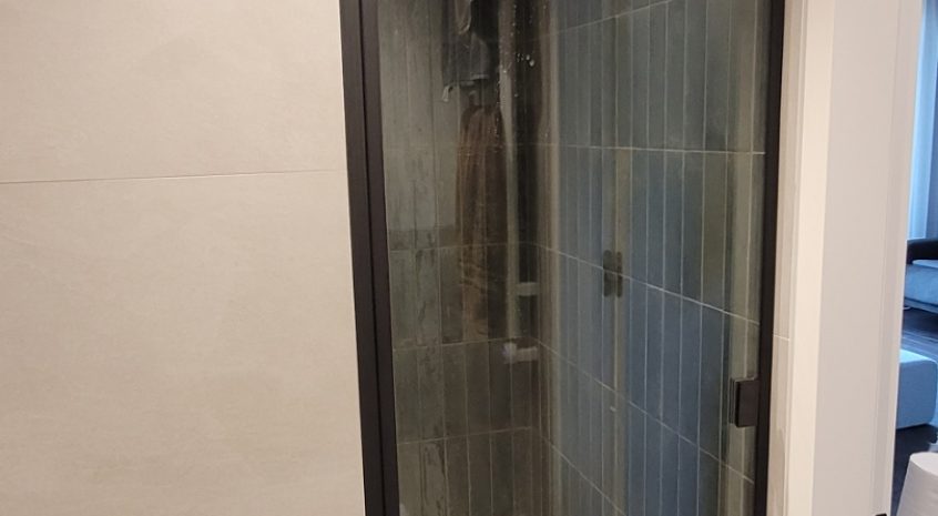 Durys juodu apvadu 2