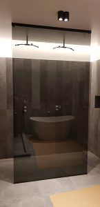 Dušo atitvaras juoda furnitūra