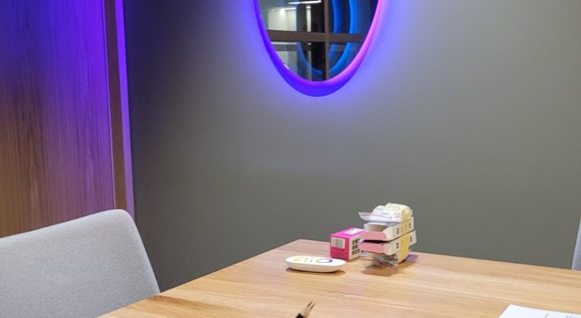 Elipsės formos veidrodis su RGB 4