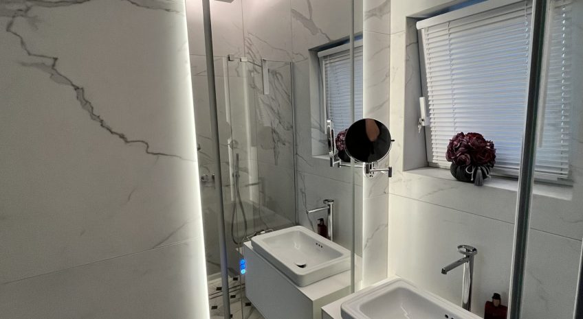 LED veidrodis su galiniu ir priekiniu apšvietimu 2