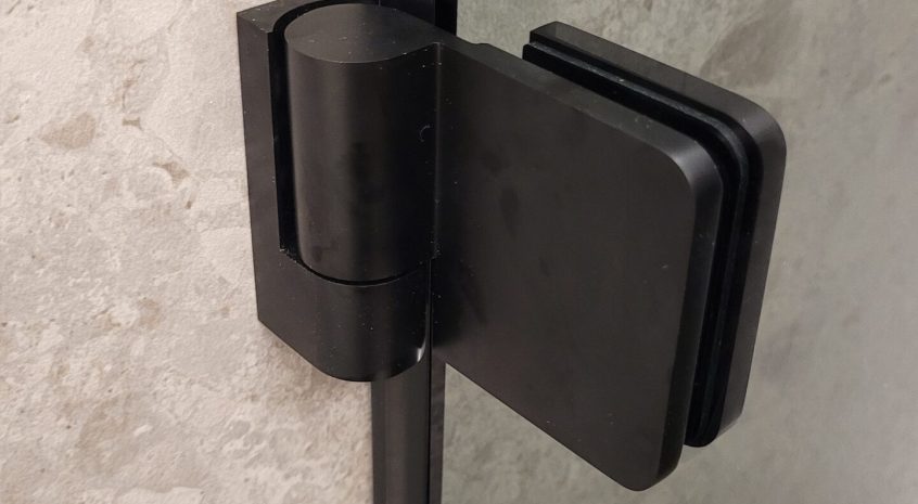 Pakeliami juodi lankstai