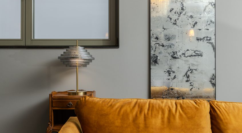 Ranku darbo sendintas veidrodis