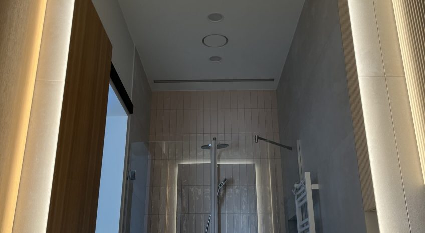 Stačiakampis veidrodis su galiniu LED apšvietimu