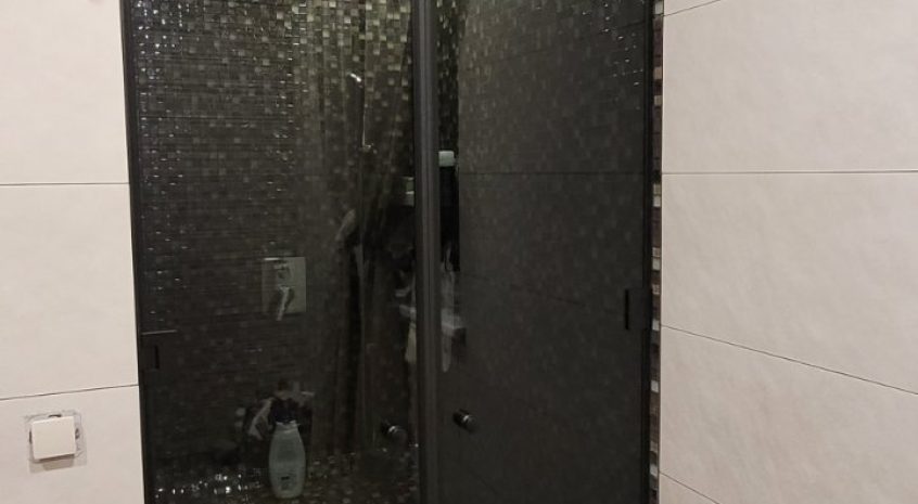 Tonuoto stiklo durys stiklinės