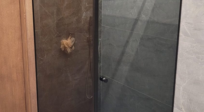 Tonuoto stiklo dušo kabina