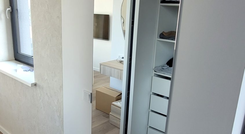 Veidrodis apvalintais kampais