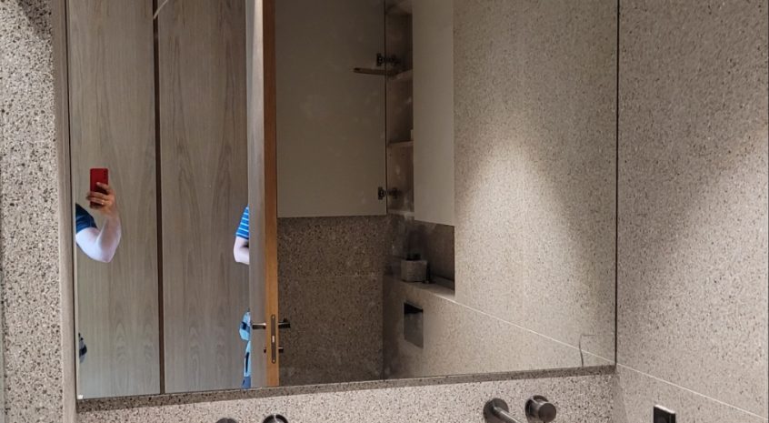 Veidrodis nišoje (2)