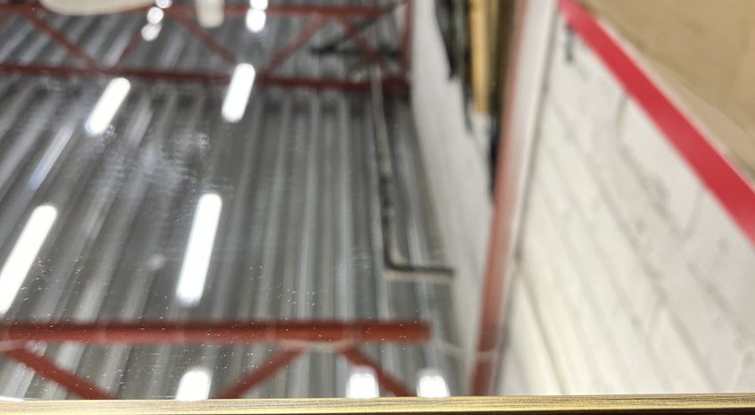 Veidrodis žalvariniu rėmeliu