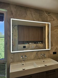 mūsų darbai 78 juodas rėmas