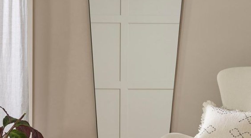 veidrodis-su remeliu-figurinis